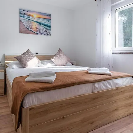Vakantiehuis Luxurious Home In Pula *