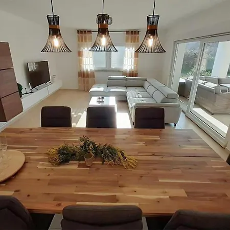 Stunning In With Wifi Prázdninový dům Pula